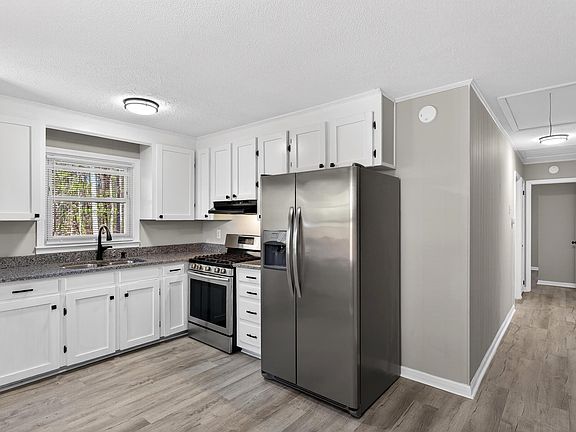 5th image of 412 Brookside Dr