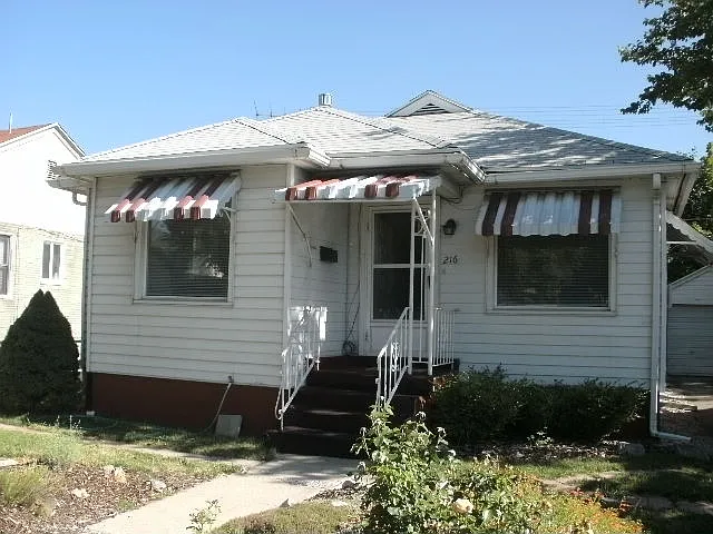 216 E Rosewood Ave — Photo 1