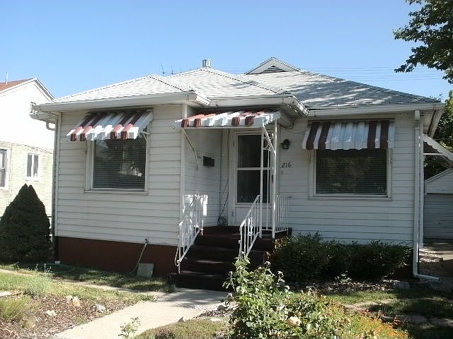 1st image of 216 E Rosewood Ave