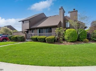 249 Kingsberry Dr, Somerset, NJ 08873