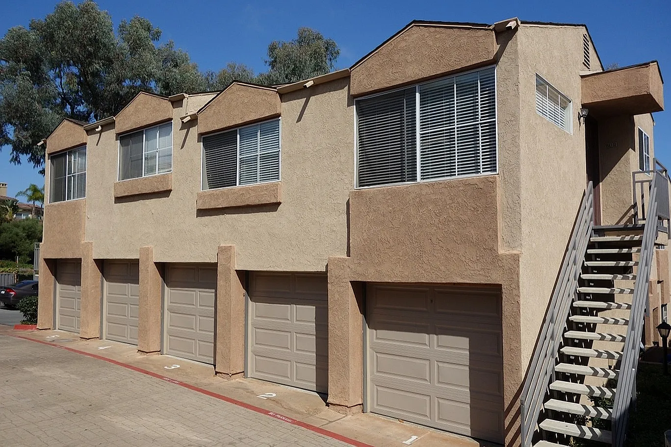 Elan Playa Mar Apartment Homes — Photo 3