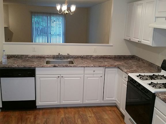 Newer Eat in kitchen