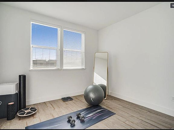 4th image of 625 Blackbury Ln