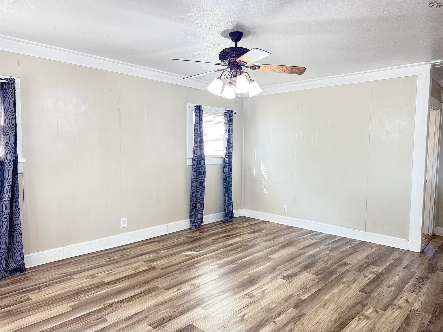 2 bed, 1.0 bath, 1032 sqft, $1,300 — Photo 2