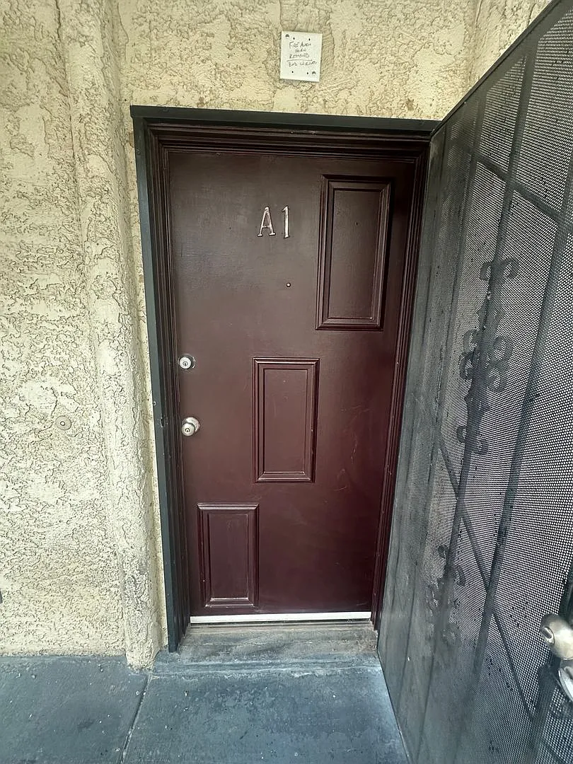 2080 Karen Ave — Photo 4