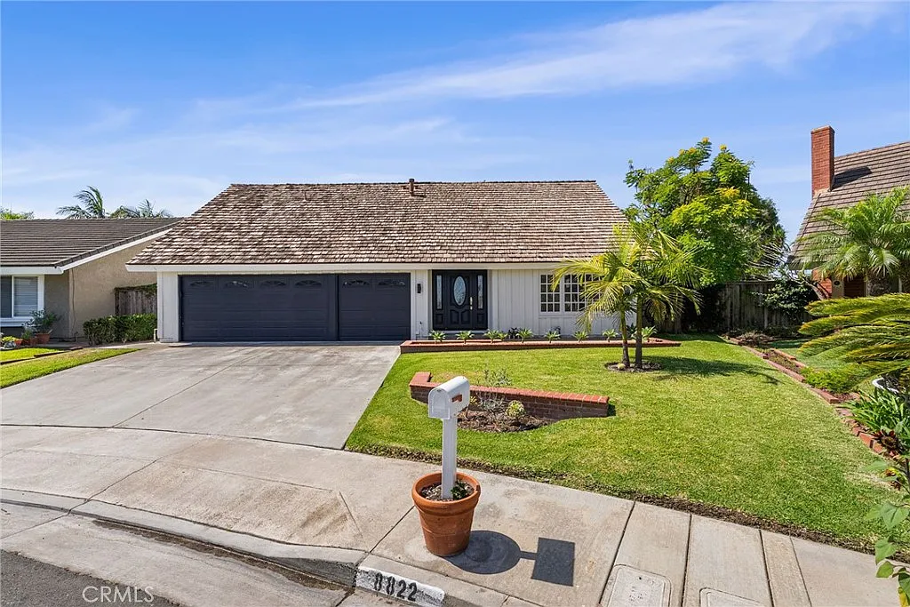 4 bed, 2.5 bath, 2300 sqft, $7,995 — Photo 1