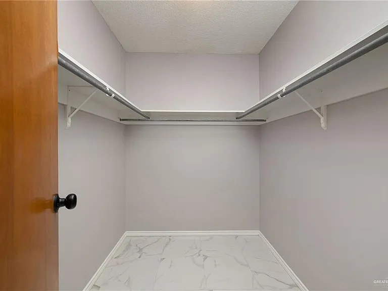 2409 Camellia Ave — Photo 15