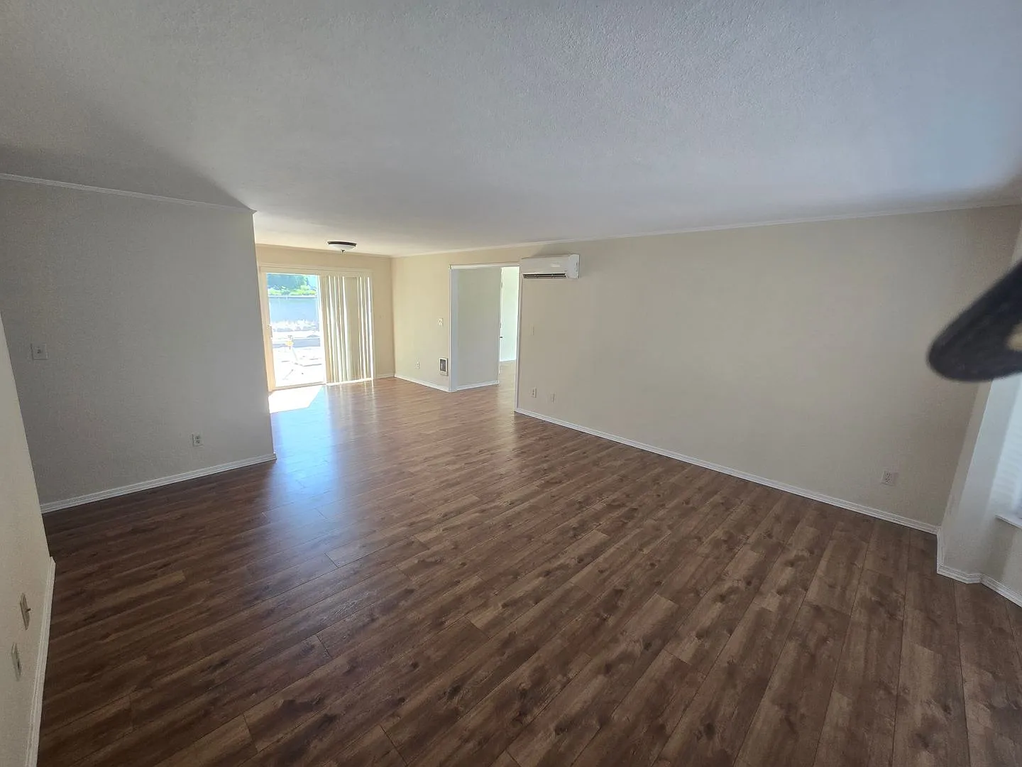 Charming Clean Home SW Canyon Drive Redmond — Photo 4