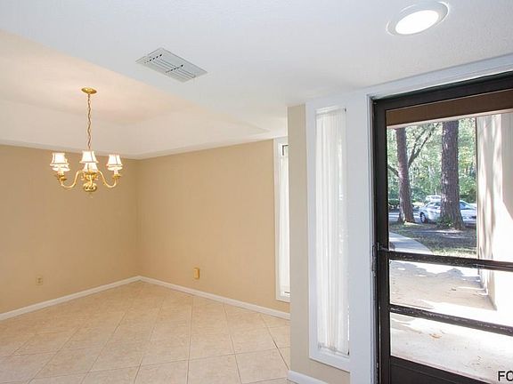 2nd image of 11 Broadmore Cir