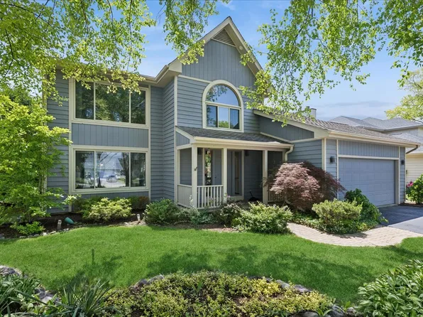 525 Newtown Dr, Buffalo Grove, IL 60089