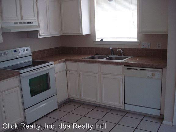 5th image of 501 Magnolia Bend St