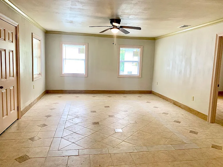 5255 Astoria Dr — Photo 5