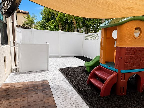 4th image of 4822 NW 56th Ct
