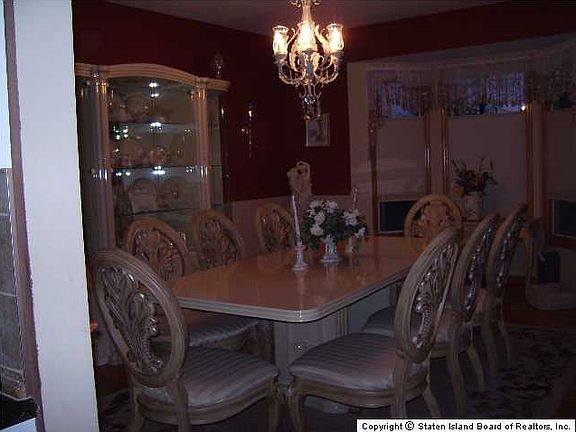 5th image of 19 Kathleen Ct