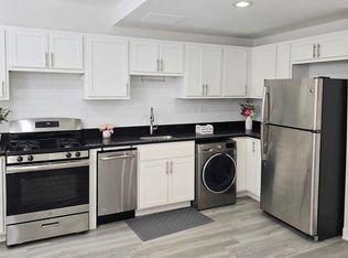 726 W Roscoe St, Chicago, IL 60657