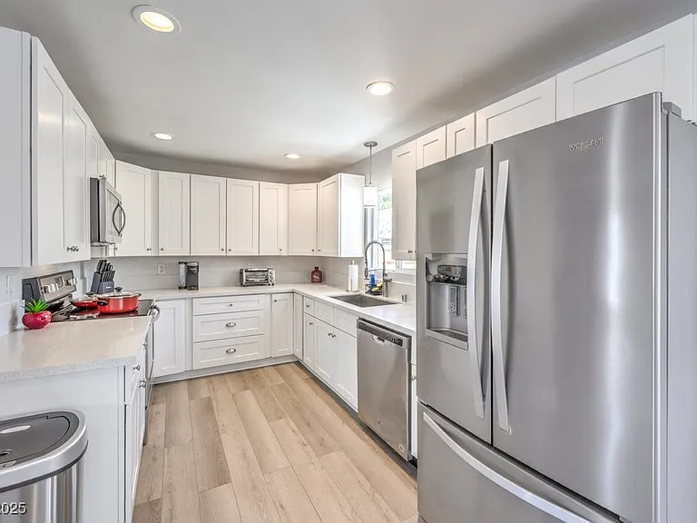 2400 Sherman Pl — Photo 11