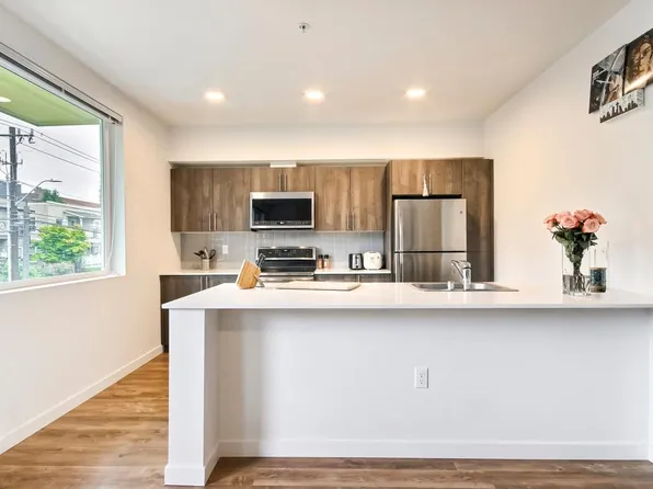 121 12th Ave E, Seattle, WA