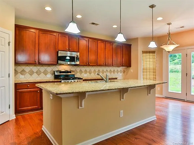 9716 Ravenscroft Ln NW — Photo 4