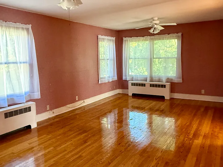232 Riverside Dr — Photo 18