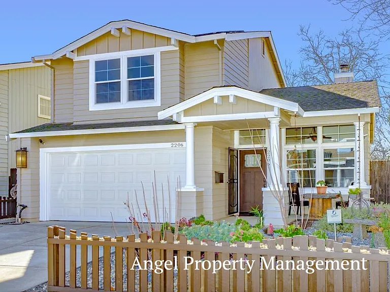 2206 Halsey Cir — Photo 1