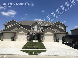 10824 Westover Rd, Peculiar, MO 64078