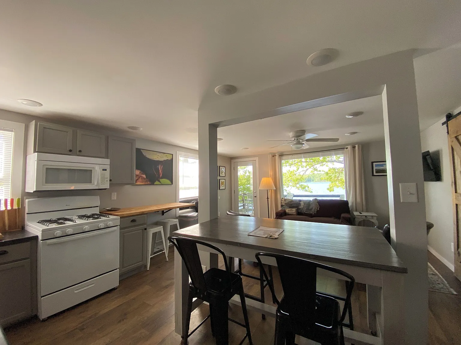 2 bed, 748 sqft, $1,750 — Photo 3