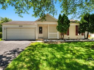2225 Highfield Ln, Aurora, IL 60504