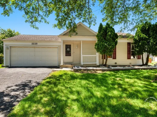 2225 Highfield Ln, Aurora, IL 60504