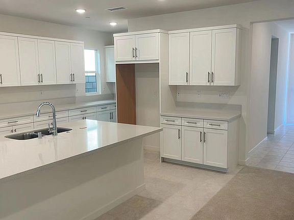 2nd image of 2663 Harlow Ln