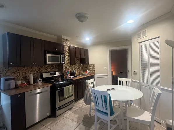 706 N Noble St APT 1F, Chicago, IL 60642