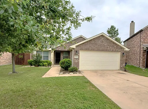 2832 Crescent Lake Dr Photo 1