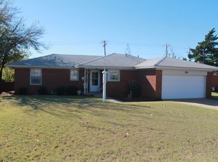 106 Lakeside Dr, Altus, OK 73521