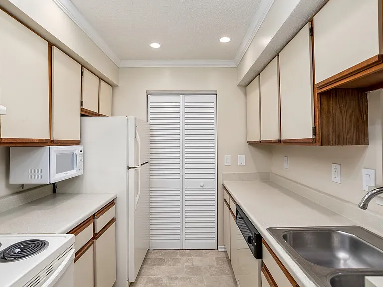 Dunwoody Ridge — Photo 28