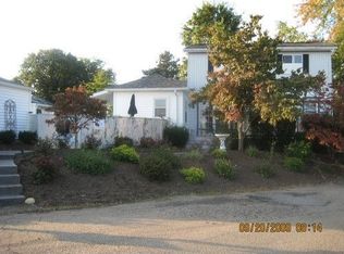 211 Fleming Park Rd, Mc Kees Rocks, PA 15136