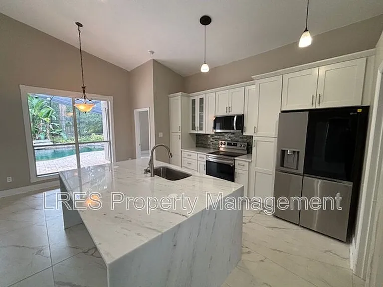 1028 Kerwood Cir — Photo 9