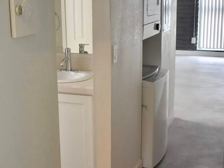 328 E Willetta St #16 — Photo 29