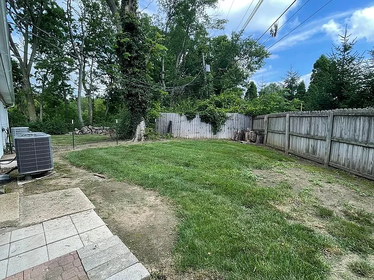 30-32 Morehouse Ct — Photo 20