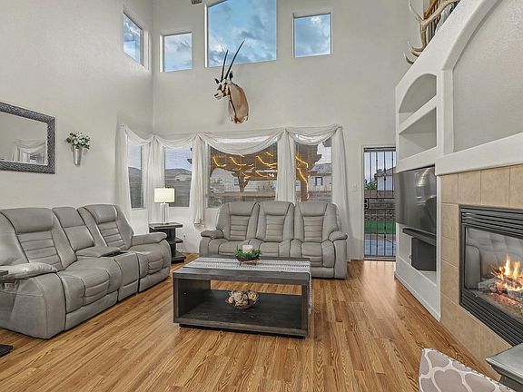 3rd image of 2925 Violeta Cir SE