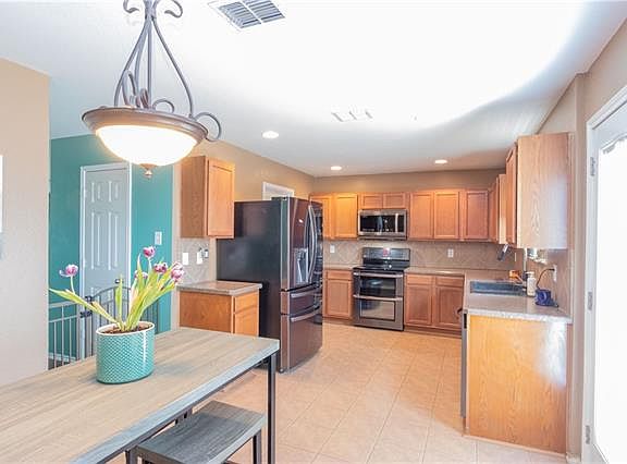 2nd image of 9813 Vickie Ln