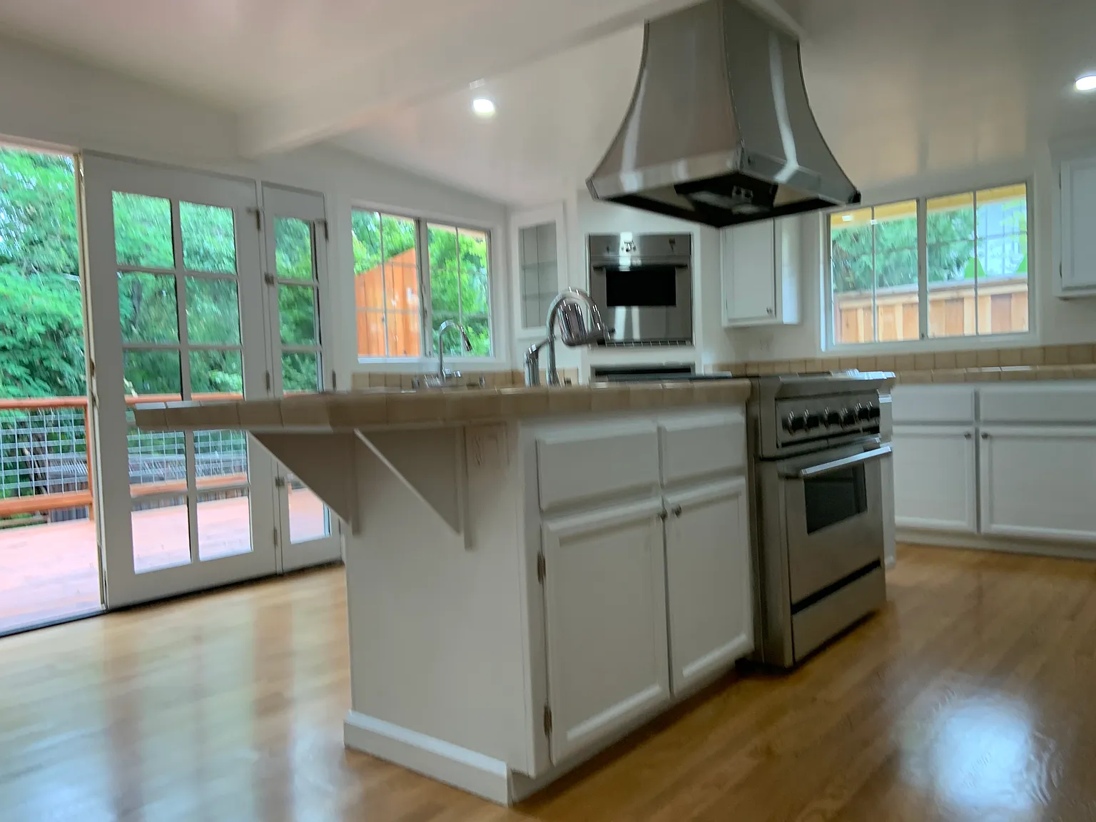 3 bed, 2300 sqft, $3,500 — Photo 4