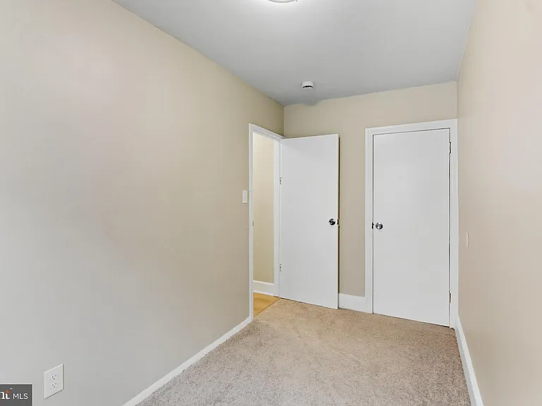 2530 Collins St — Photo 10