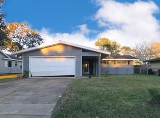 870 Carolina Dr, Bridge City, TX 77611