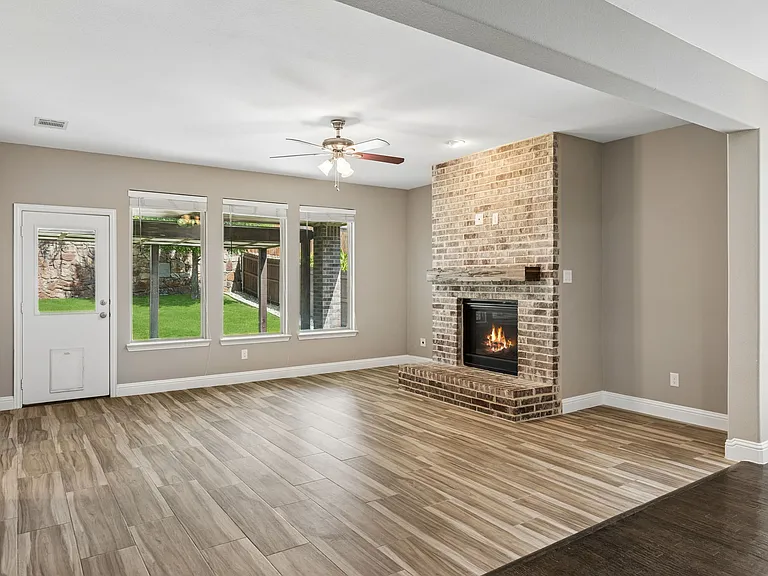 15424 Bluffdale Dr — Photo 9