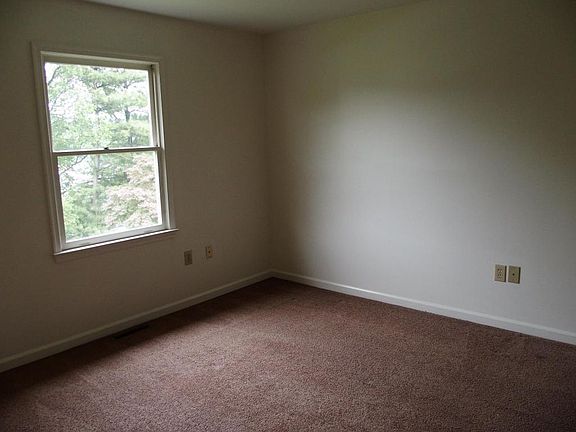 5th image of 690 Catawba Dr