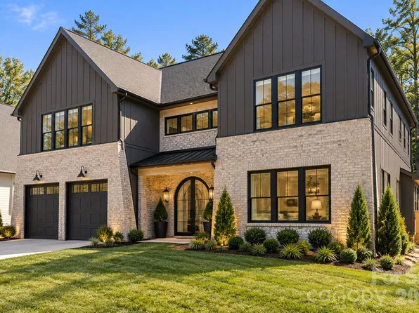 221 Smithfield Dr, Charlotte, NC 28270
