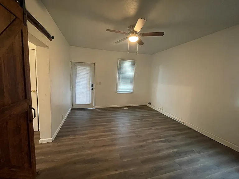 336 E Wolcott St — Photo 2