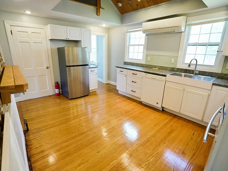 405 Benefit St #2F — Photo 2