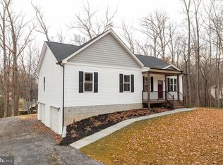 205 Dogwood Dr, Cross Junction, VA 22625