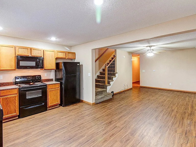 Kitchen & Dining Area