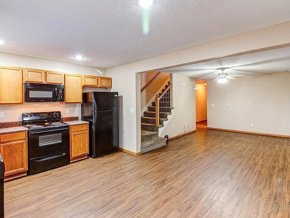 Kitchen & Dining Area